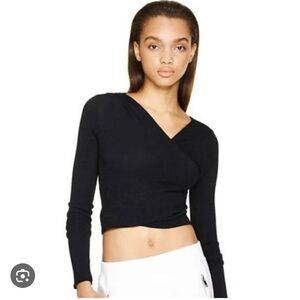Aritzia Talula crop wrap long sleeves black blouses/ top . Size S